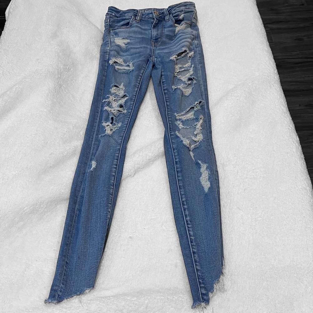 American Eagle distressed hi-rise jeggings with distressed/rip bottom hem Size 2
